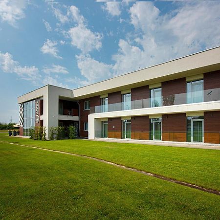 Outlet Hotel Polgár Buitenkant foto