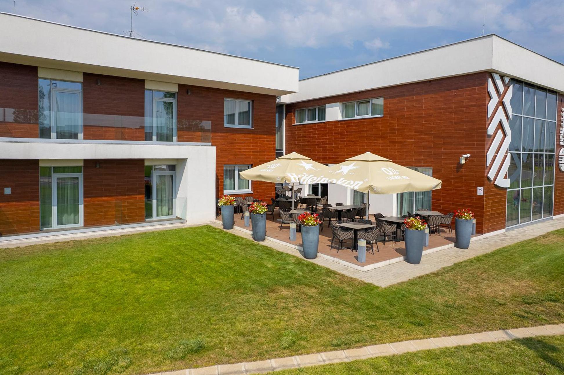 Outlet Hotel Polgár Buitenkant foto