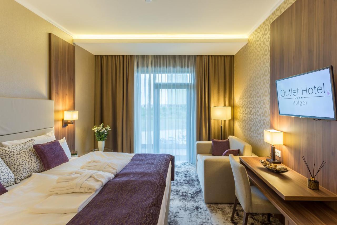 Outlet Hotel Polgár Buitenkant foto